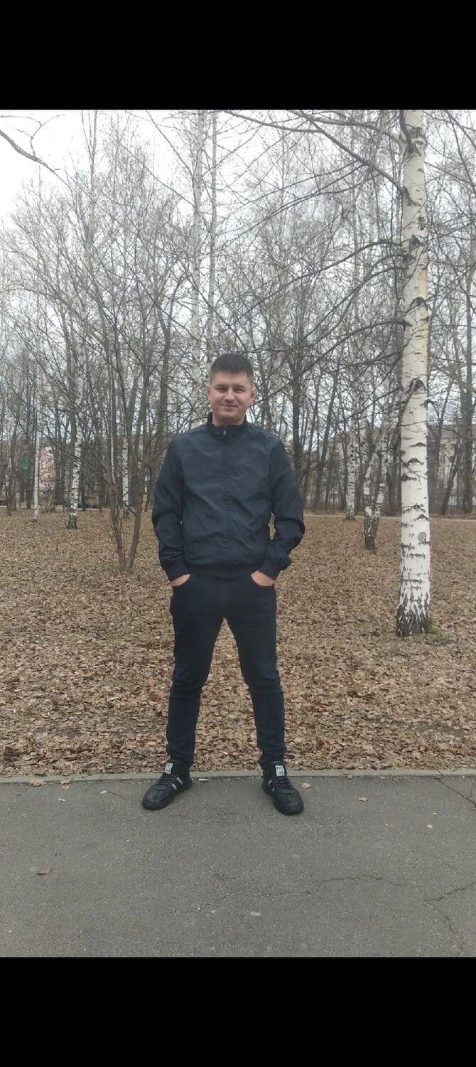  42400840  Ilya, 33 ,    
