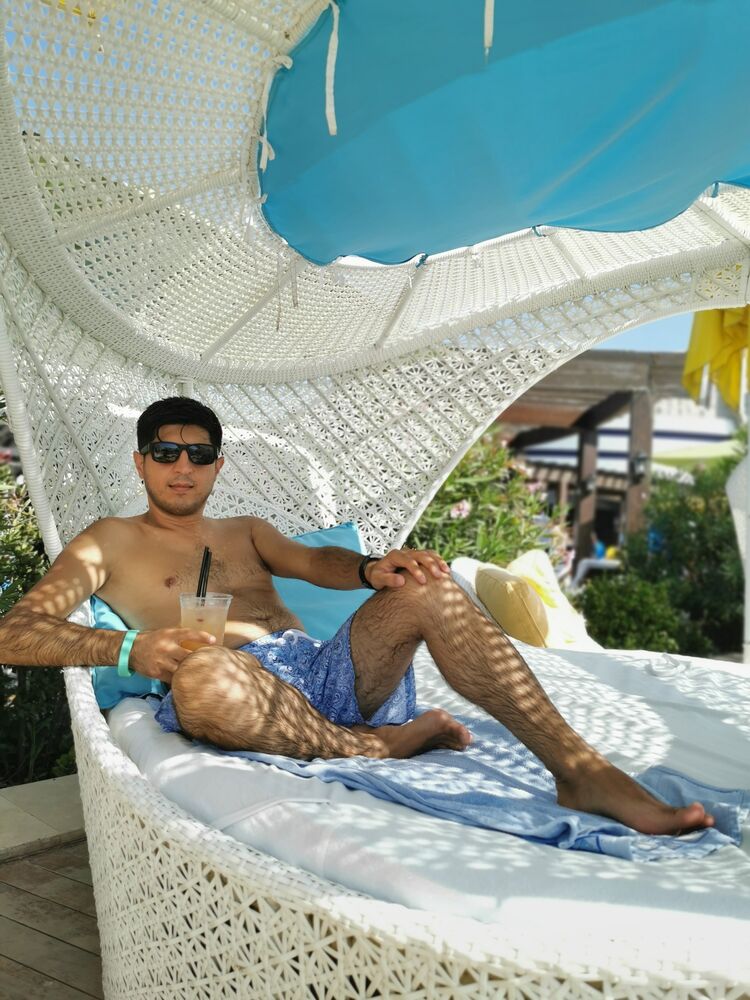  24038750  Kamran, 39 ,    