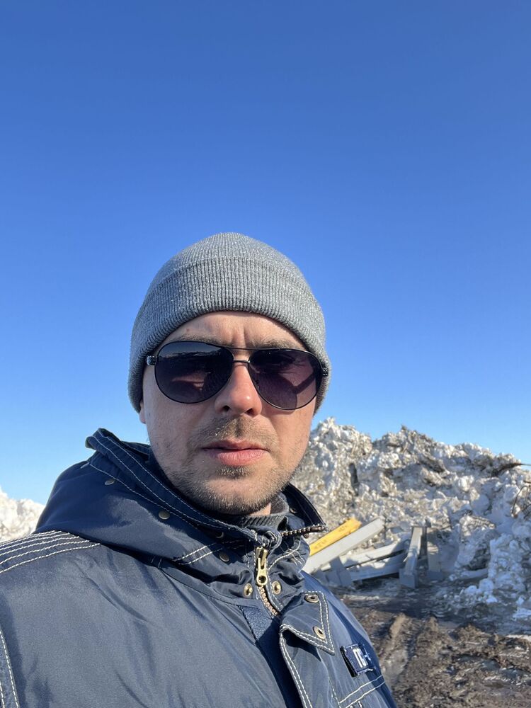  ,   Eduard, 32 ,   ,   