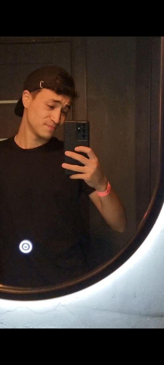  42046630  Shakur, 20 ,     