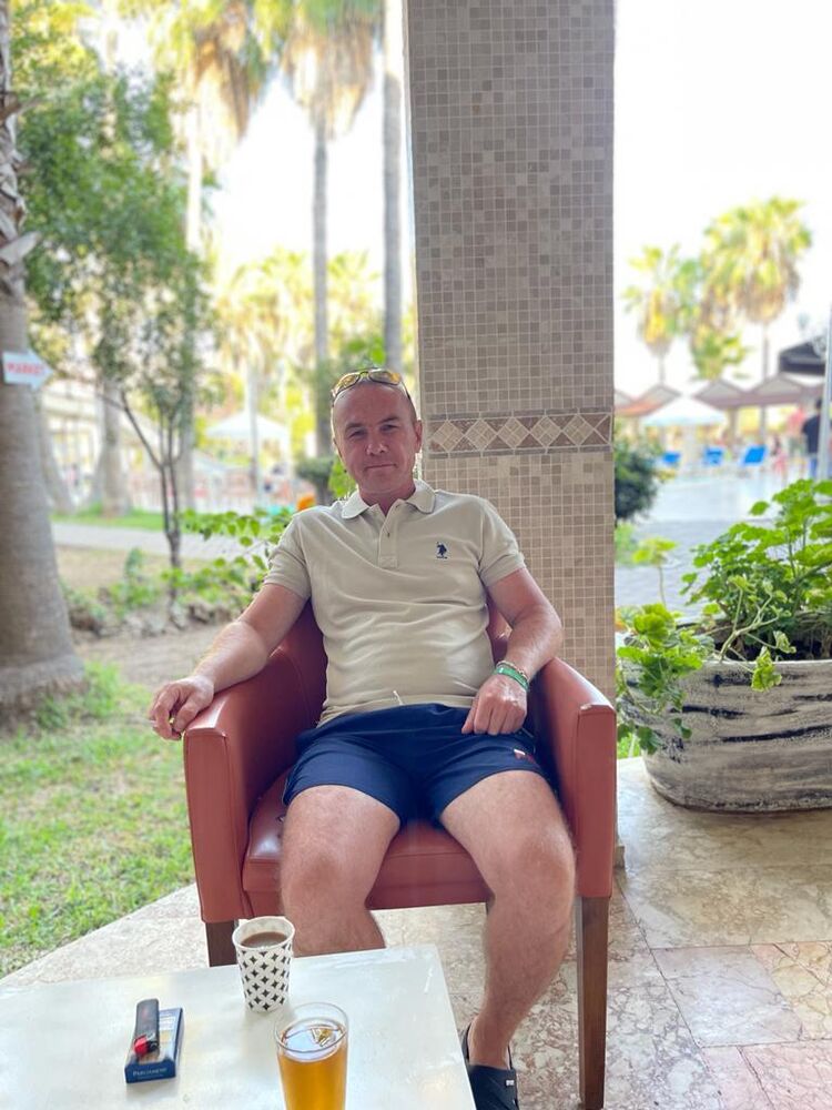  32396310  Viktor, 45 ,     