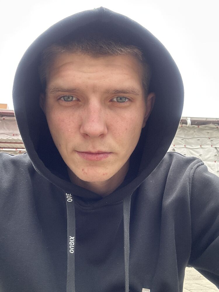  46976600  Vitalik, 22 ,    