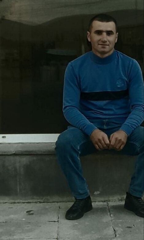  37444470  Jon, 28 ,    