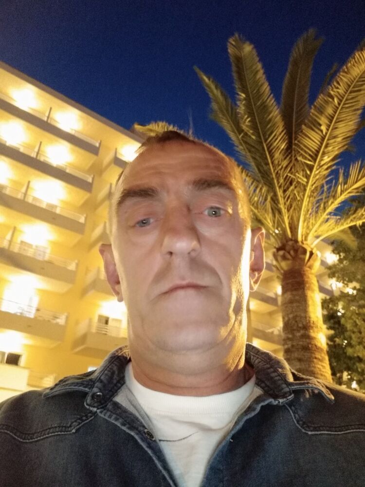  18401330  Michal, 54 ,    