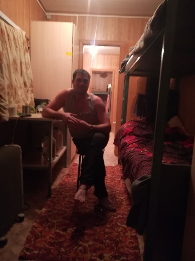  Targu Jiu,   , 42 ,   ,   , c 