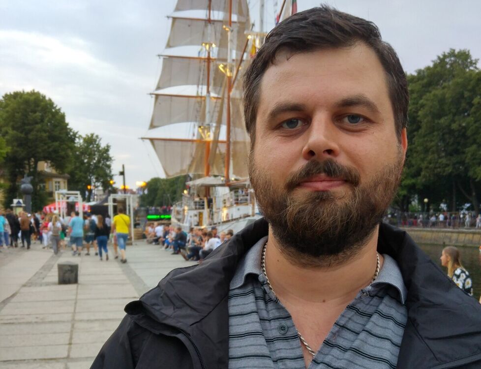  ,   Denis, 42 ,   ,   , c 
