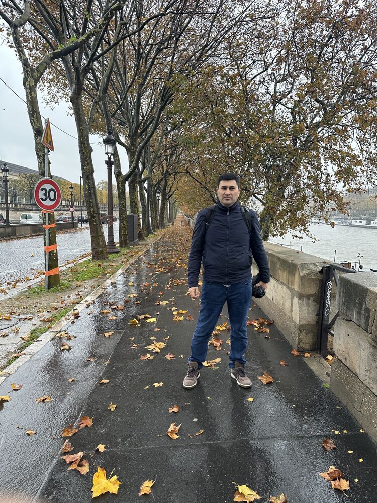  52589510  Azik, 42 ,    