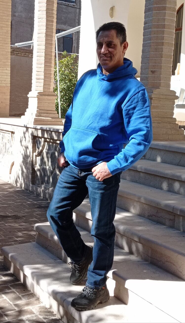  53363100  Malek, 64 ,    