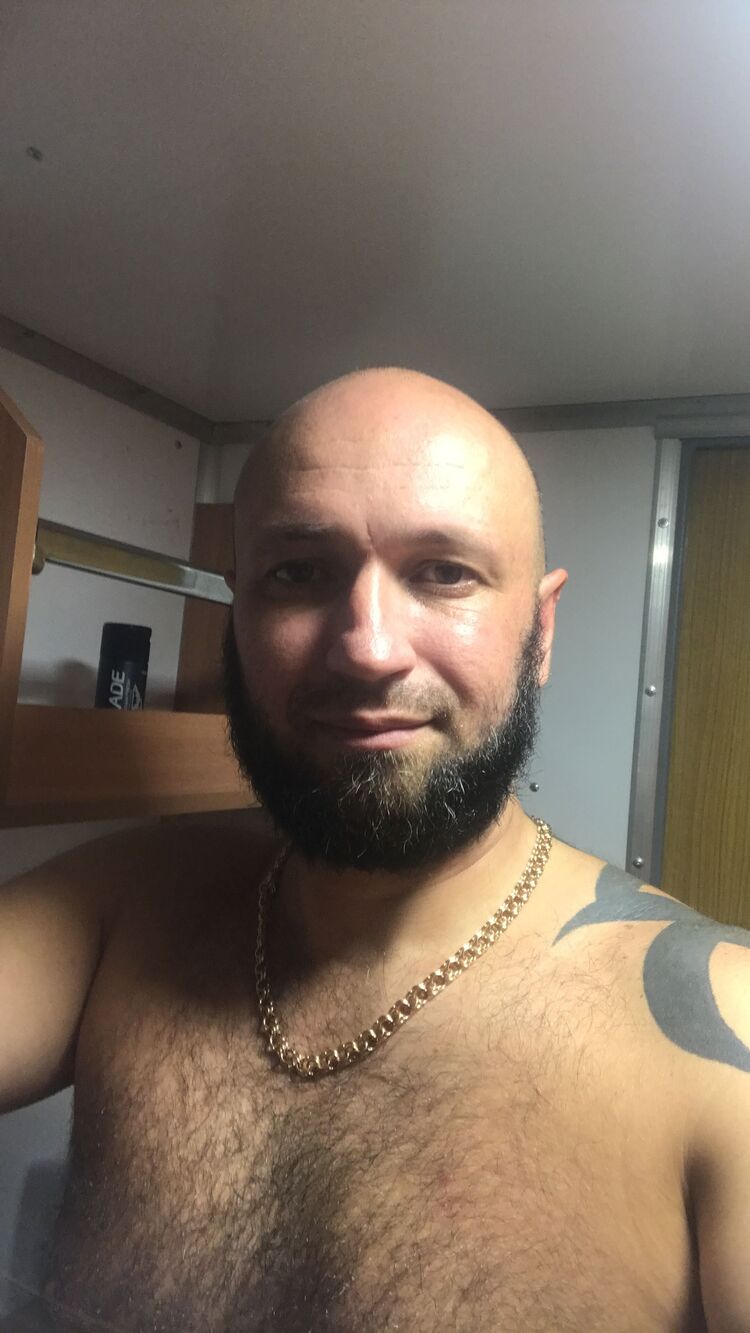  37141610  Ivan, 41 ,    