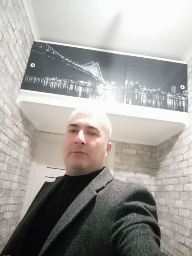  31725870  Ramil, 42 ,    