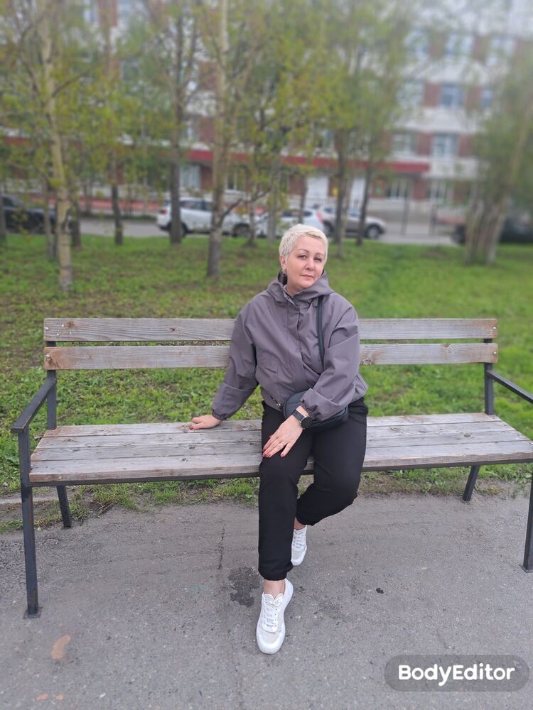  51924330  Svetlana, 53 ,    