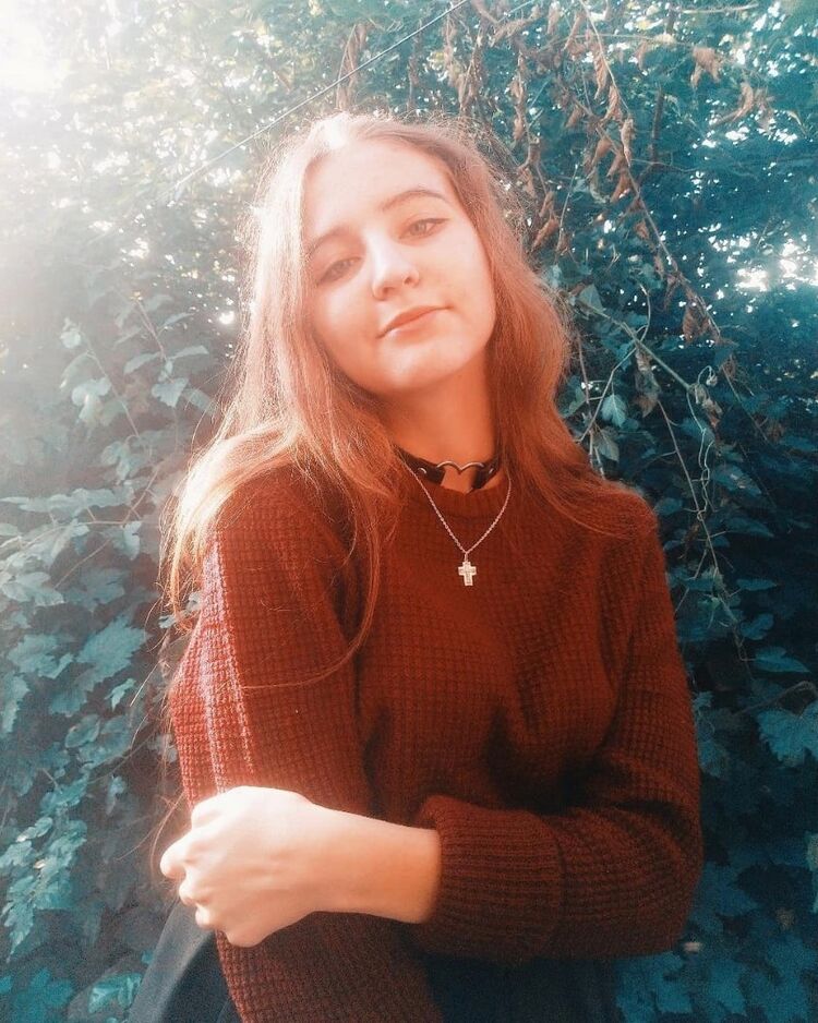  32988100  Sofya, 20 ,    