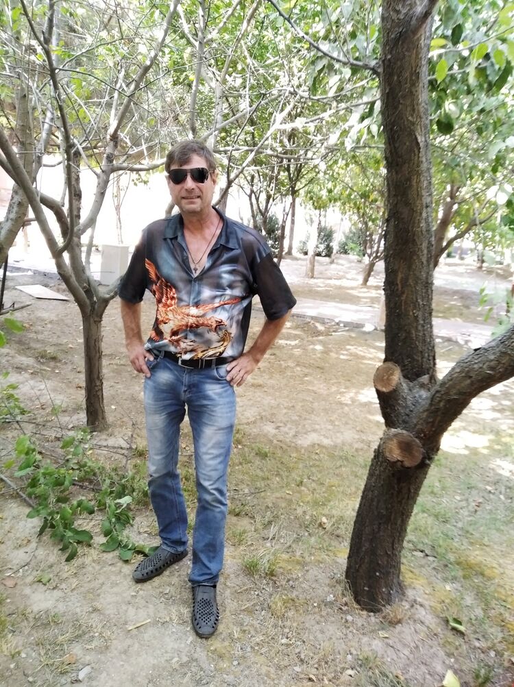  49808990  Robert, 58 ,    