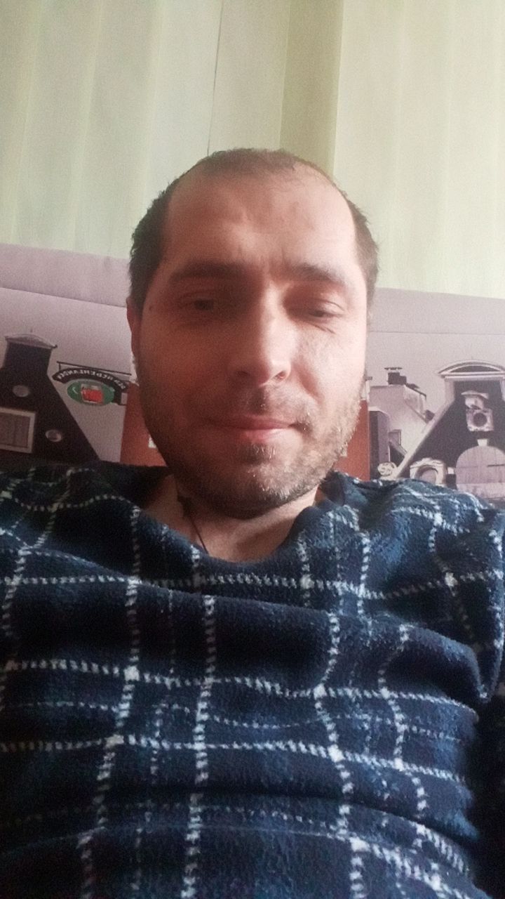  31107320  Ilya, 45 ,    