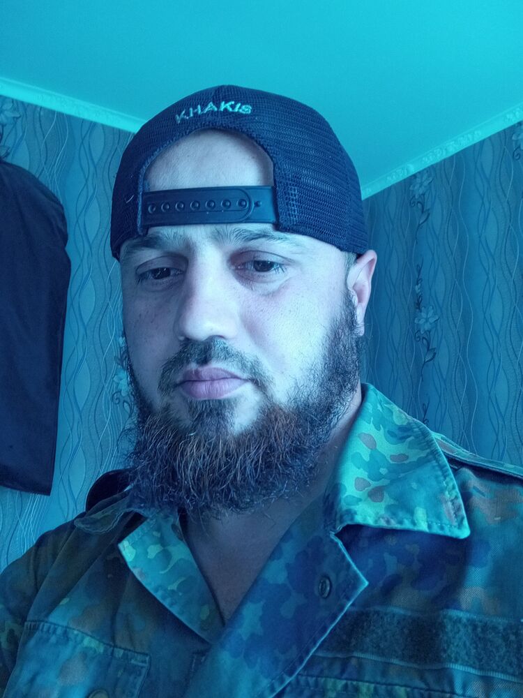  37677070  Umar, 37 ,    