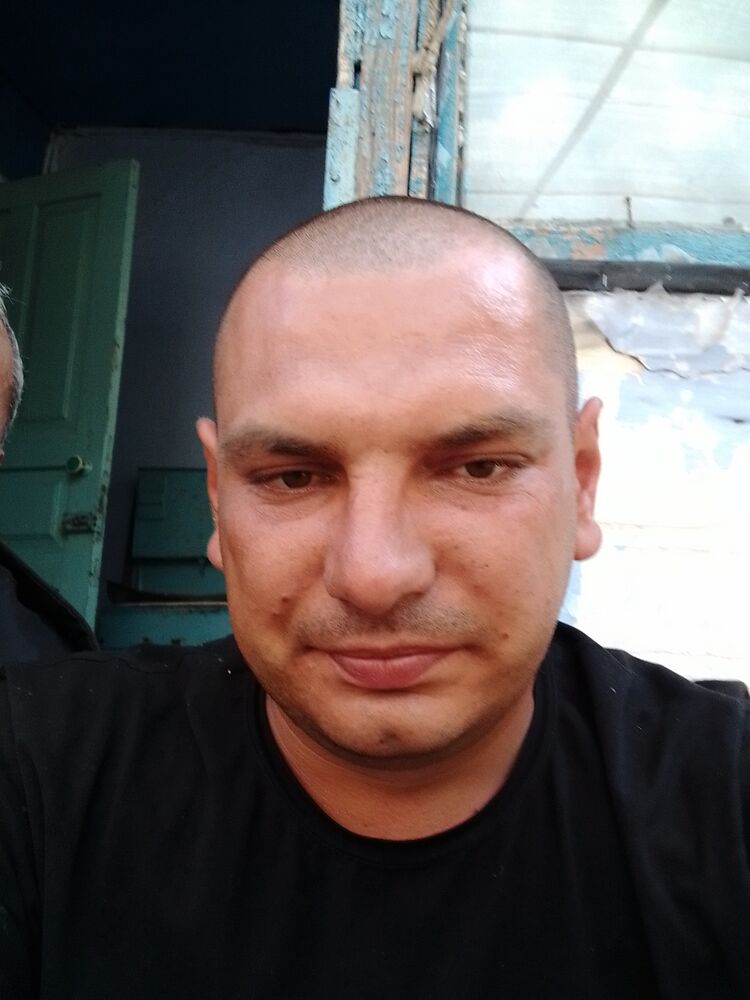  37680410  Den, 29 ,    