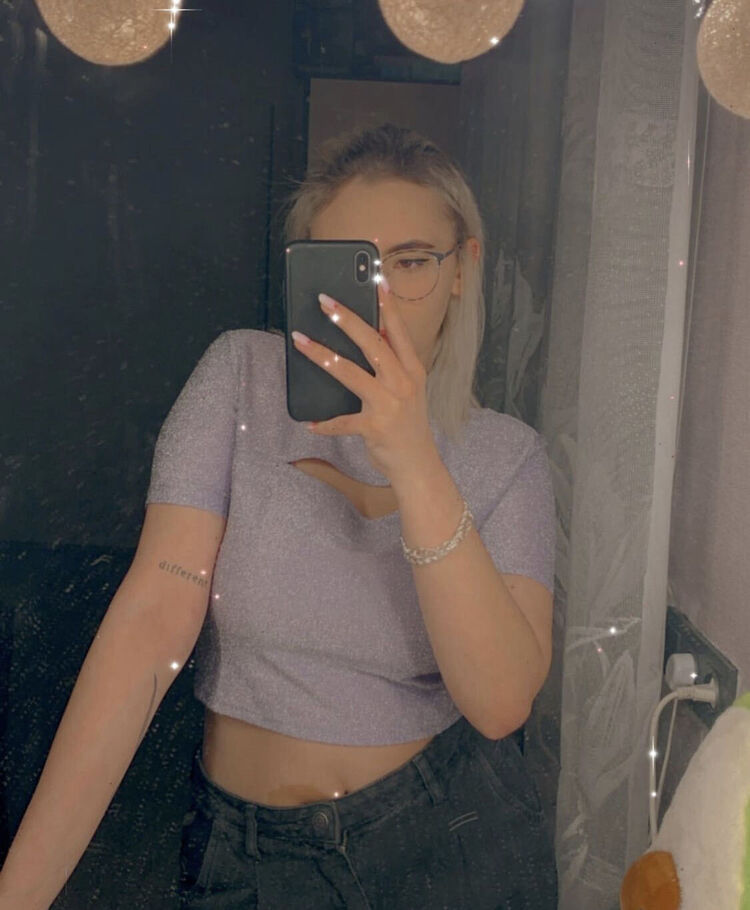  ,   Anna, 23 ,   