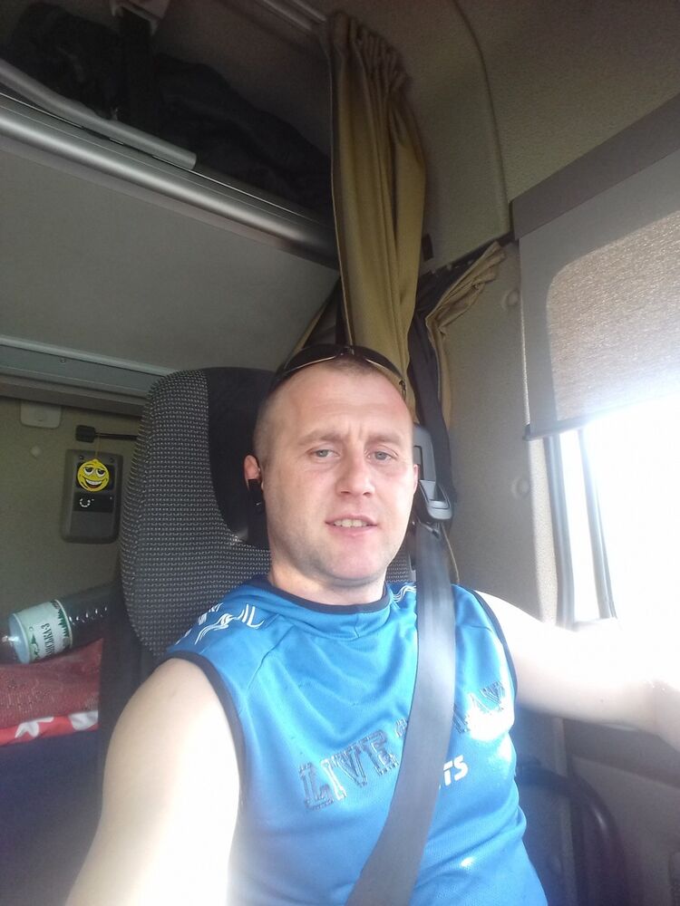  9462580  Andrej, 41 ,    