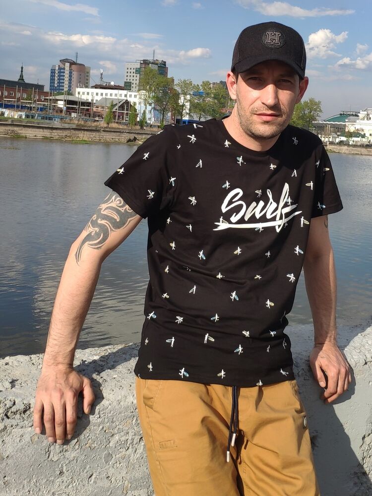  18699220  Oleg, 43 ,    