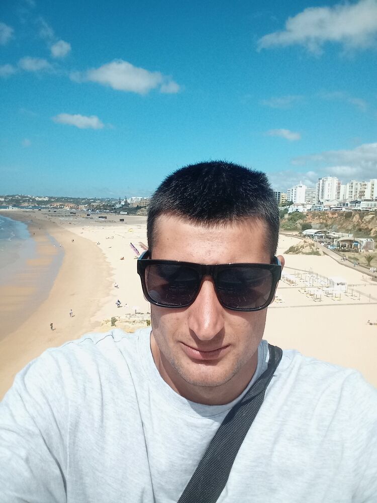  43338080  Radu, 24 ,    