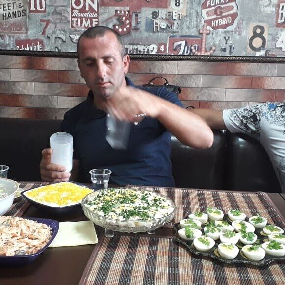  25502900  Artur, 39 ,    