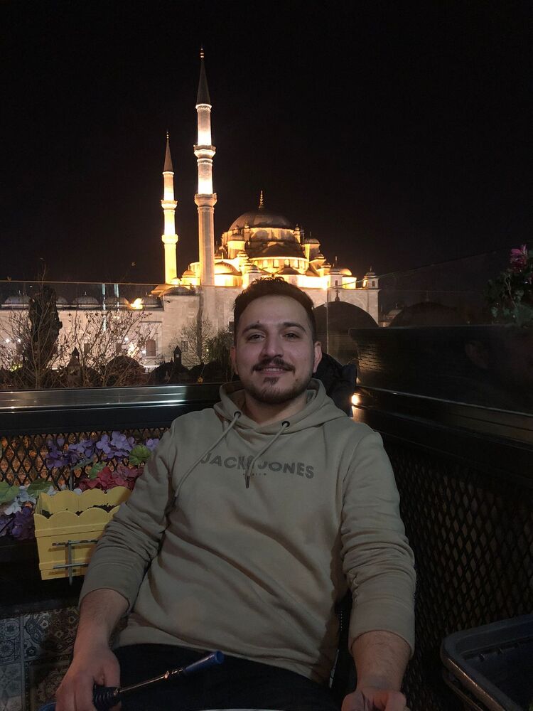  ,   Ali, 32 ,   ,   