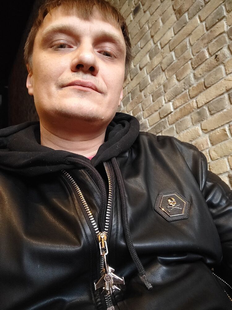  42035950  Anton, 41 ,    