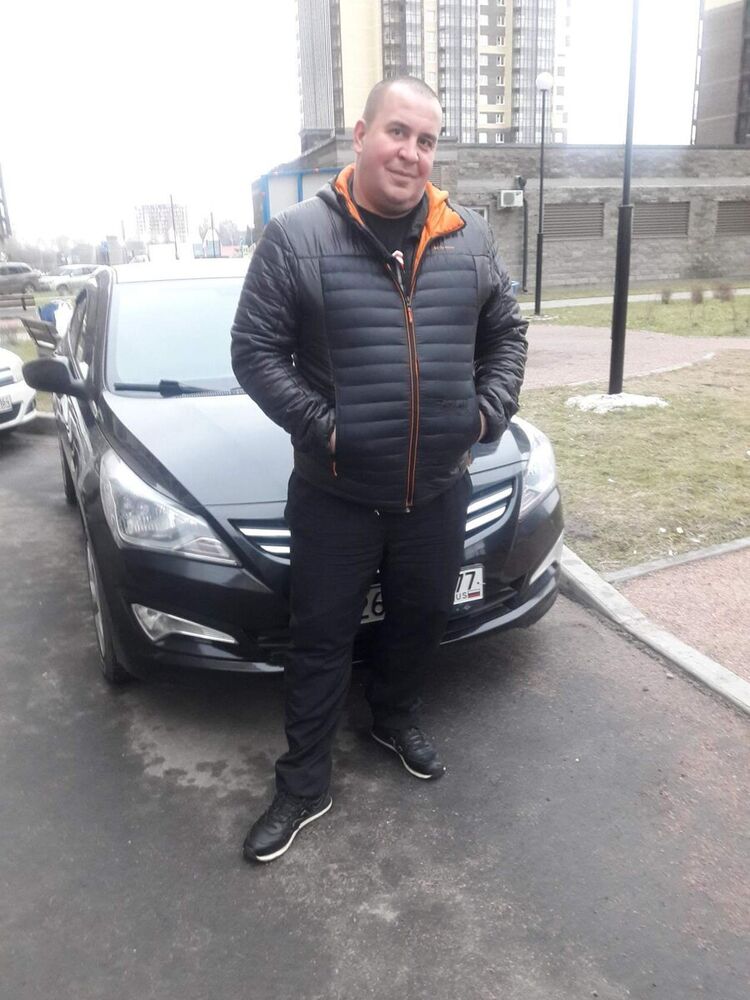  21732870  Artjom, 46 ,    