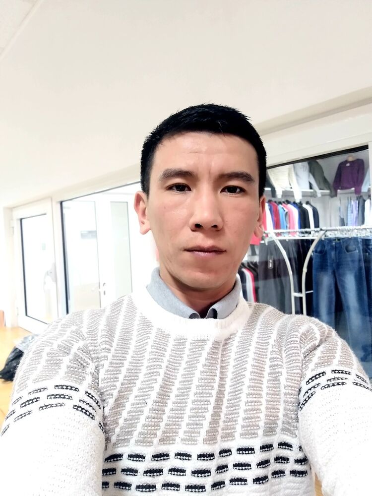  15758340  Bahodir, 38 ,    