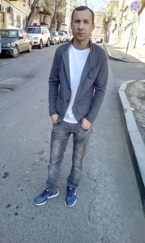  18409070  Badri, 43 ,    