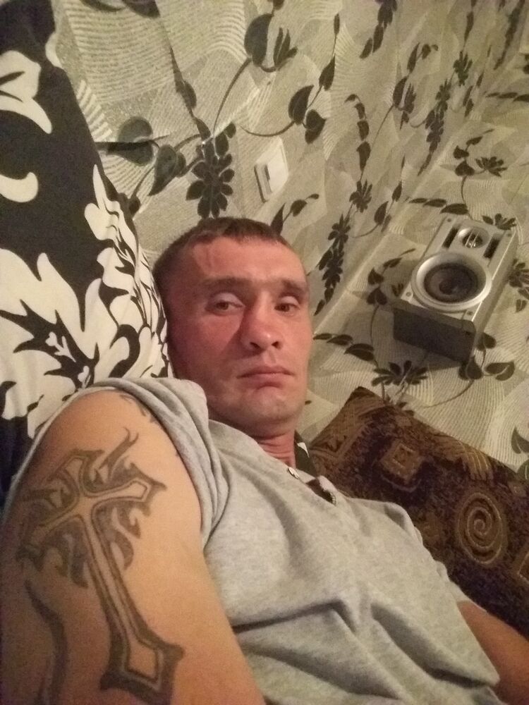  10304230  Maks, 42 ,    
