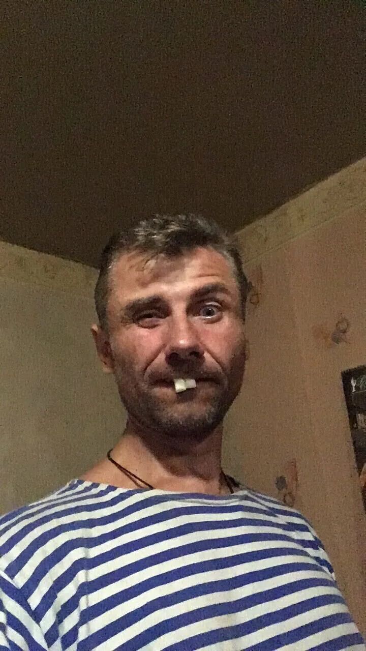  46811660  Pavel, 49 ,    