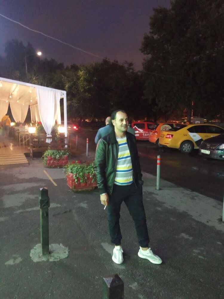  ,   Adel, 42 ,   ,   