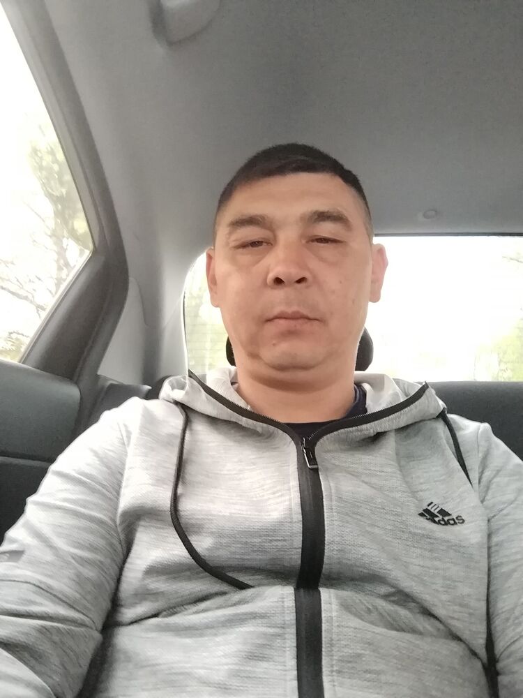  34158740  Viktor, 31 ,    