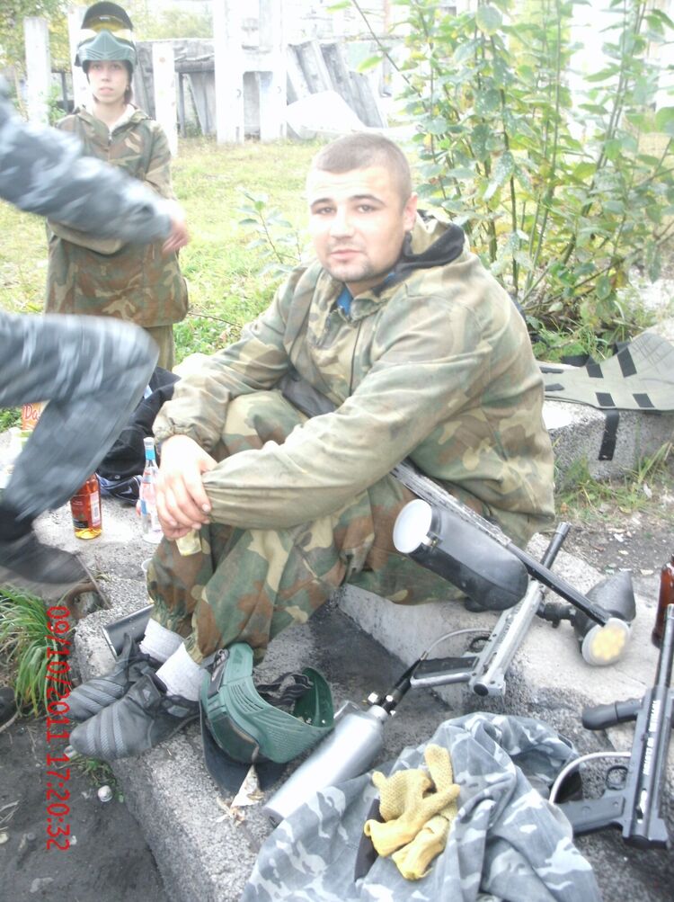  26983120  Viktor, 35 ,    