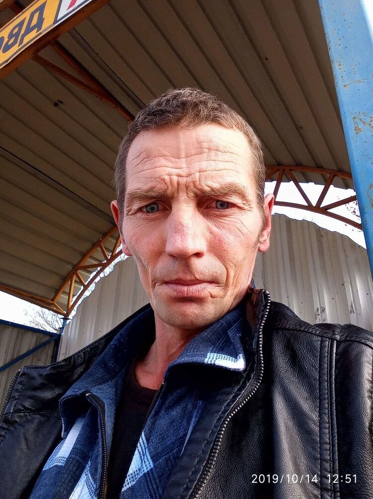  51482810  Alexander, 49 ,    -