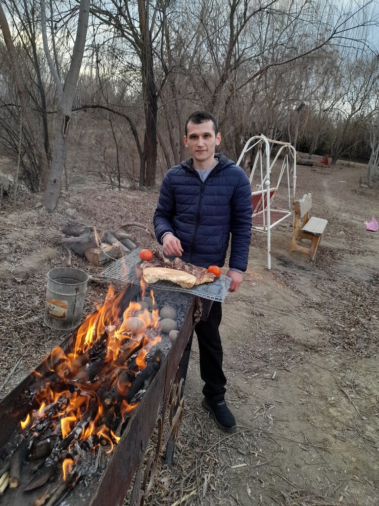  33322820  Rustam, 33 ,    