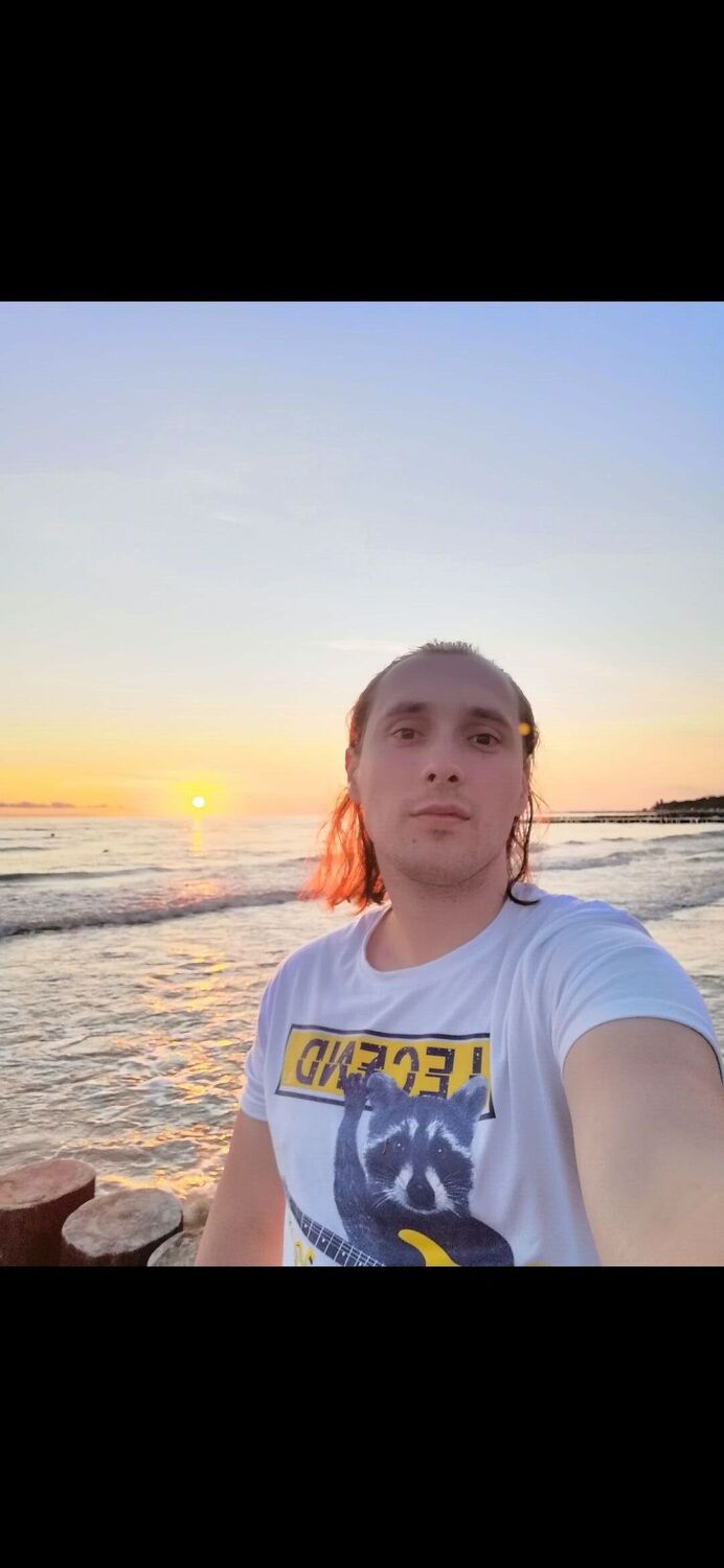 ,   Yevhen, 30 ,     , c 