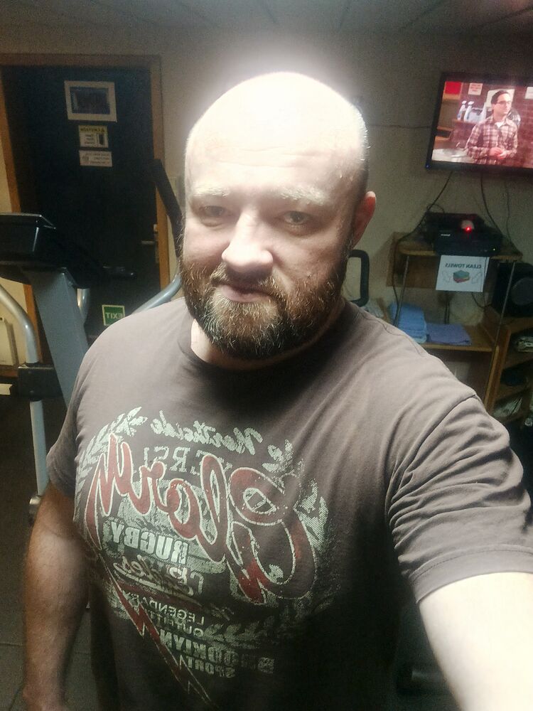  ,   Viktor, 37 ,   , 