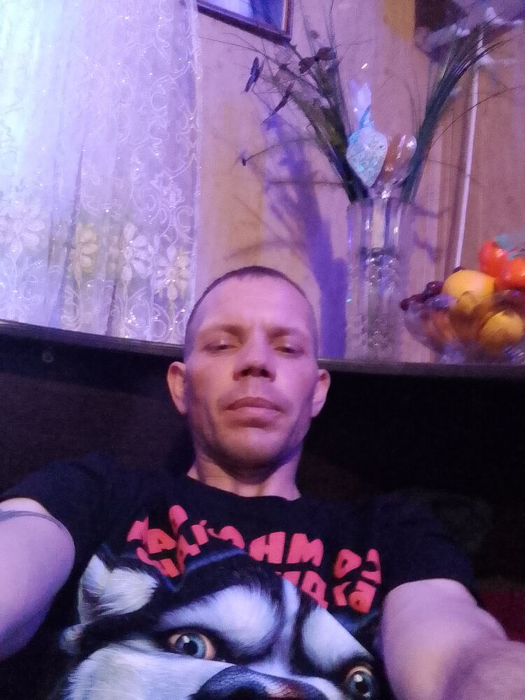  40825550  Viktor, 37 ,    