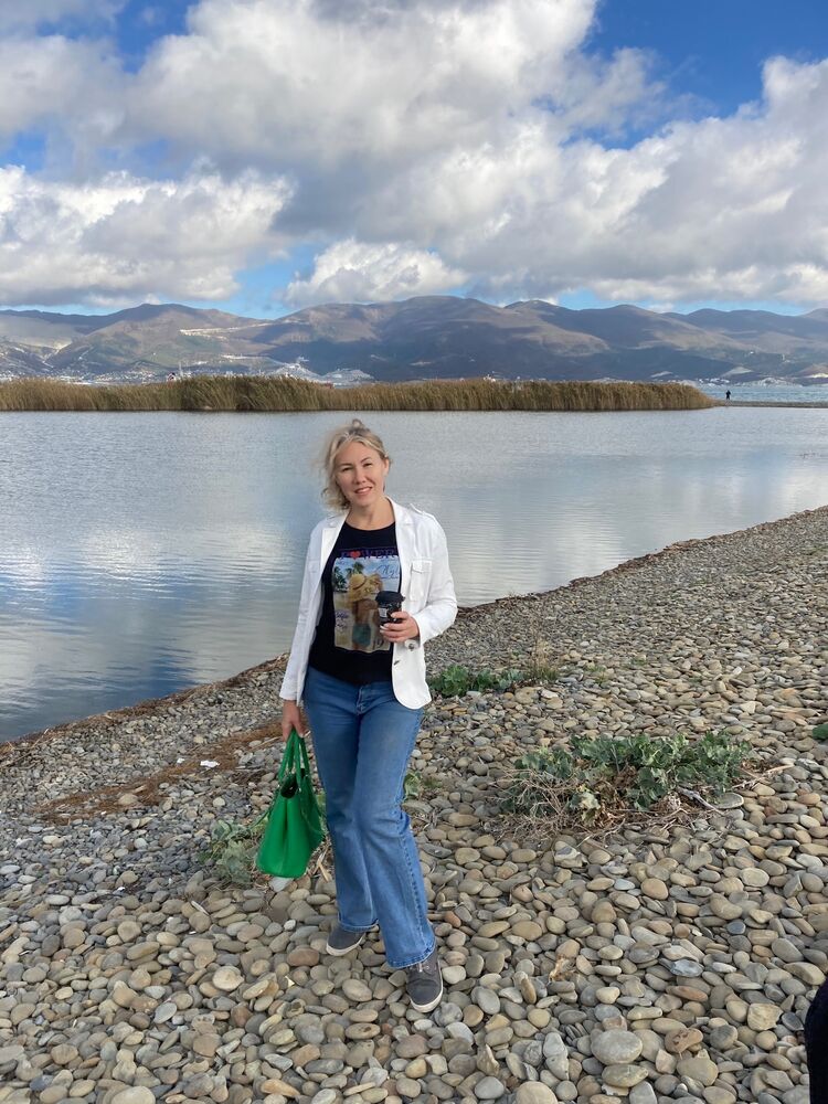  39152230  Mari, 42 ,    