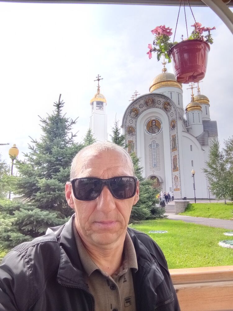  45887020  Slava, 51 ,    