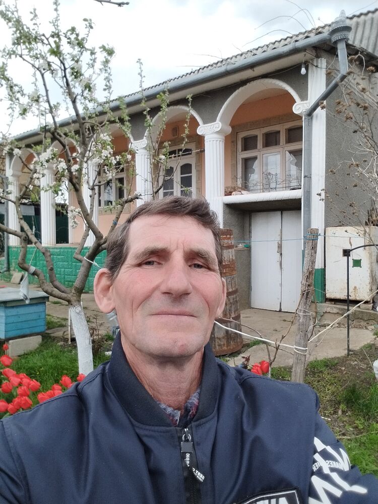  34387960  Vladimir, 68 ,    