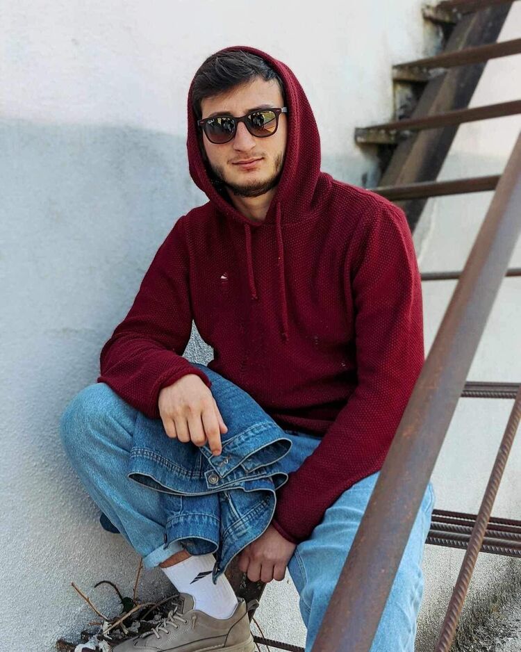  46765710  Gogliko, 28 ,    
