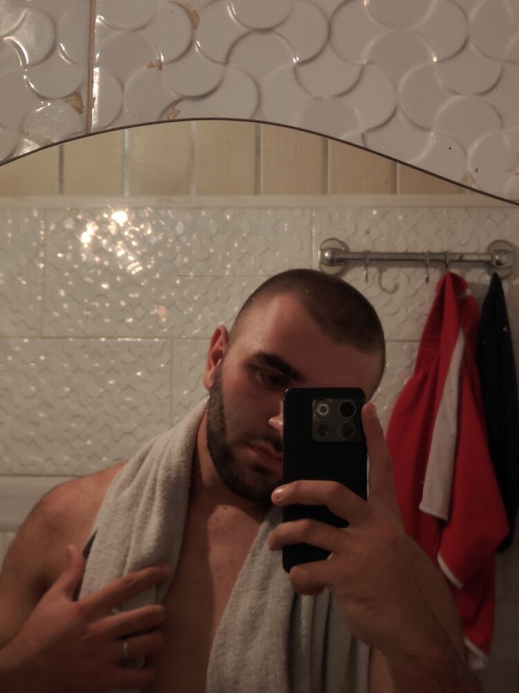  46858730  Luka, 23 ,    