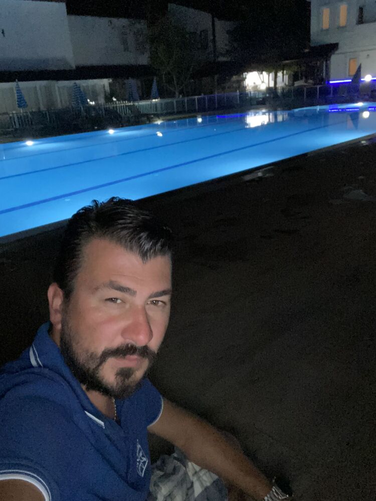  38256990  Caglar, 40 ,    