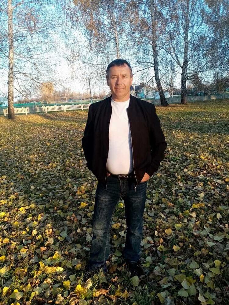  18302110  Oleg, 52 ,    
