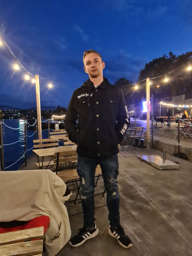  32689110  Ruslan, 22 ,    Dejvice