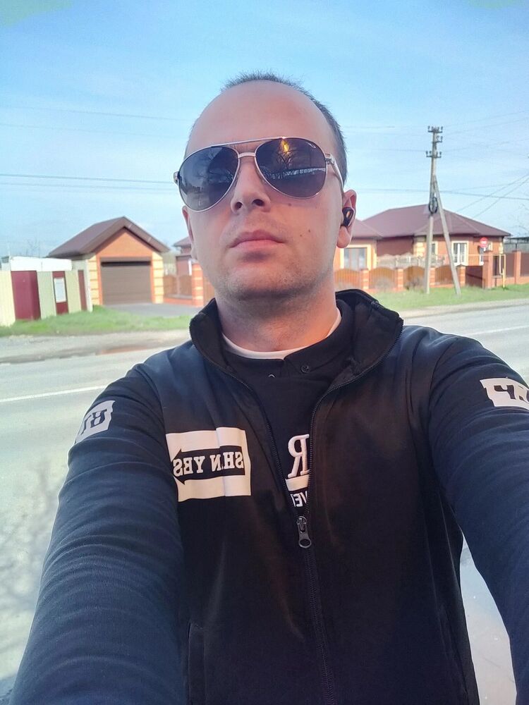  ,   Alex, 32 ,   ,   , c , 