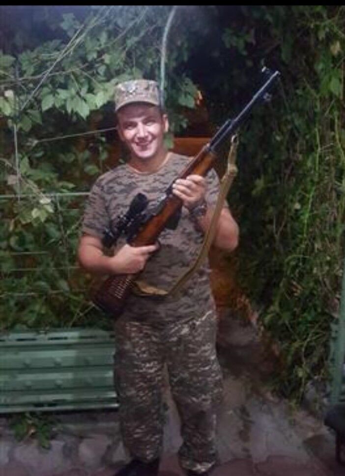  18619390  Hayk, 39 ,    